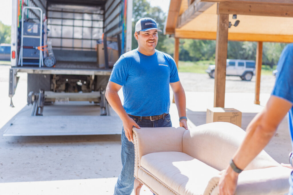 movers moving sofa | Best Furniture movers in Texas